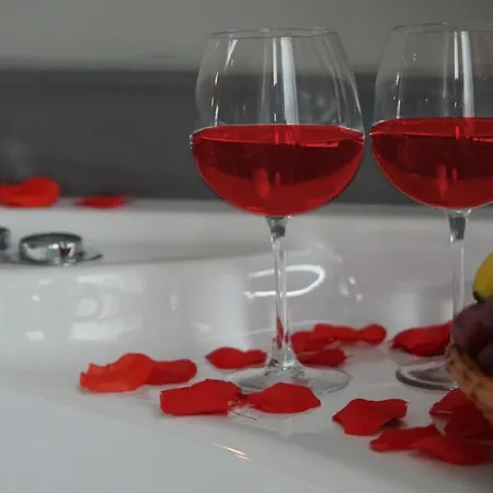 Pasaport Pier מלון