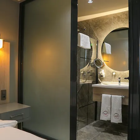 Pasaport Pier מלון 3*