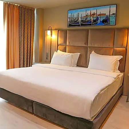 Pasaport Pier Hotel 3*